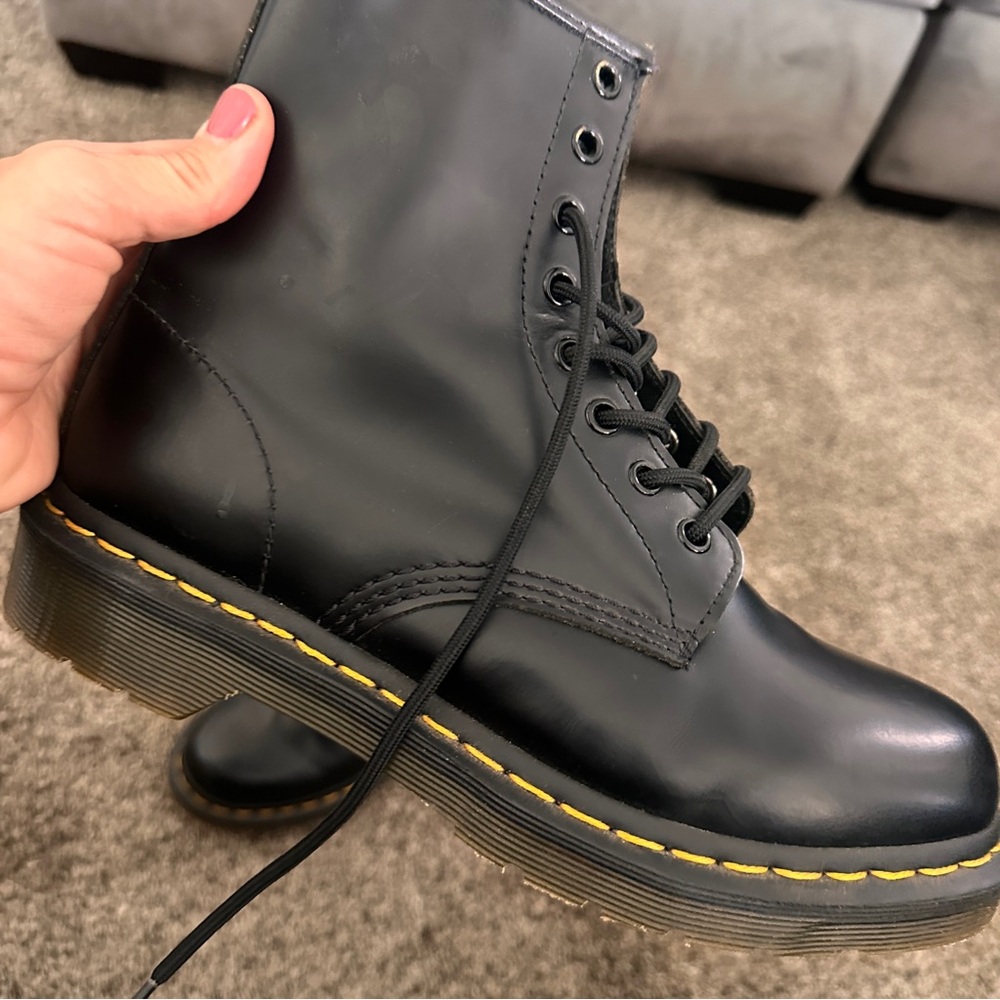 Dr. Martens Black Combat Boots Women Size 8 Smooth Leather Boots Lace Up Classic - Picture 8 of 16